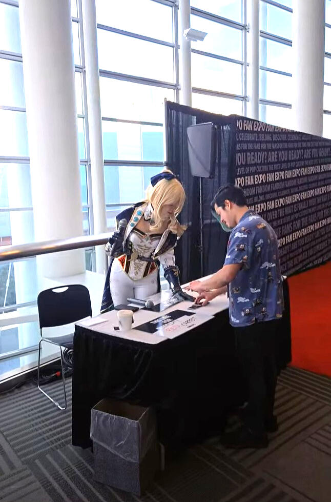 Host - Cosplay Red Carpet